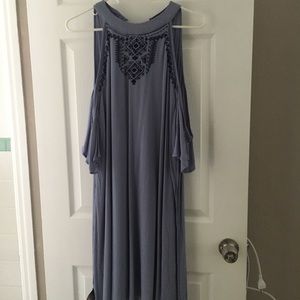 Sleeveless arm cropped night on the town dress